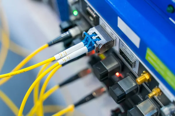 Kabel Światłowodowy Połączony Komunikacją Punkt Dystrybucji — Zdjęcie stockowe