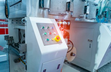 Elektronik endüstrisinin otomatik robot makinesinin kontrol paneli.