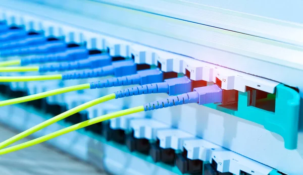 Rost Optikai Kábel Csatlakozik Kommunikációhoz Elosztási Pont — Stock Fotó