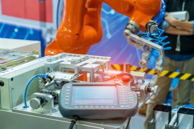 Elektronik endüstrisinin otomatik robot makinesinin kontrol paneli.