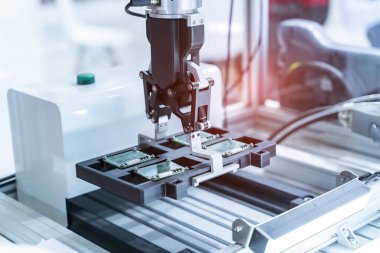 Zlegence pcb fabrikasındaki robotik görüş sensör kamera sistemi