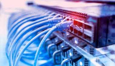 ağ çekirdeğine bağlanan ağ kablosu kapatılıyor