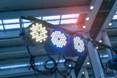 Alışveriş merkezinin çatısında LED ışığı