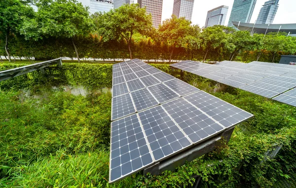 Μονάδα Οικολογικής Ενέργειας Ανανεώσιμης Ηλιακής Ενέργειας Χαρακτηριστικά Πολεοδομικού Τοπίου — Φωτογραφία Αρχείου