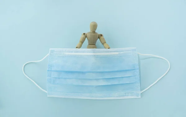 Maniquí Madera Con Máscara Protección Respiratoria Cuidado Salud Concepto Médico — Foto de Stock