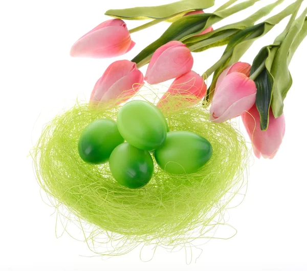 Uova decorate e fiori primaverili — Foto Stock