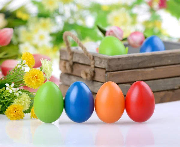 Decorated eggs and spring flowers — Stock Photo, Image