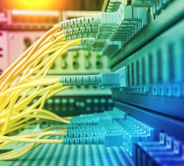 Fiber optik ekipmanlı teknoloji merkezi