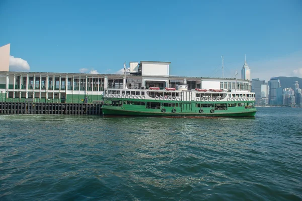 De Star Ferry verlaten centrale pier in Hong Kong — Stockfoto