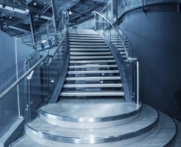 Modern ev içinde merdiven — Stok fotoğraf