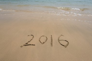 Yıl 2016 tropik sahilde kum yazılmış