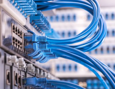 Ağ anahtarı ve ethernet kabloları, Veri Merkezi Konsepti.