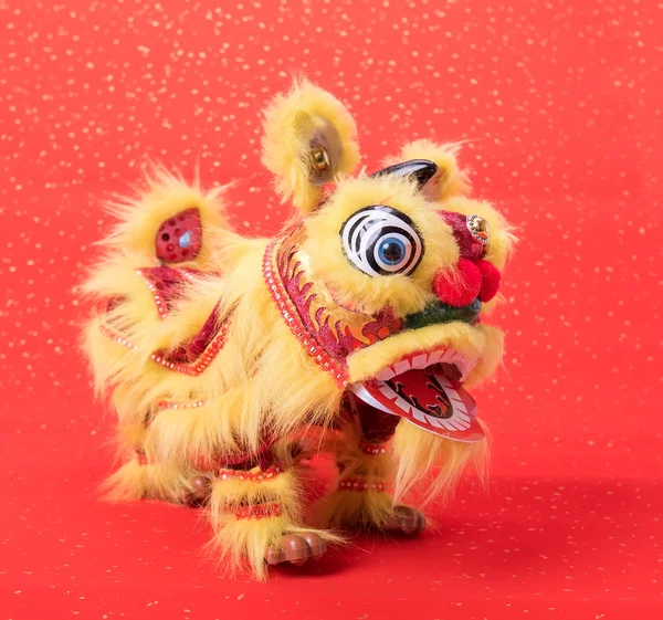 Traditional dancing lion — Stock Photo, Image