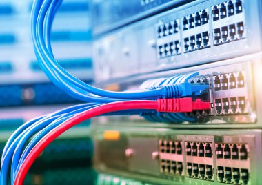 Ağ anahtarı ve ethernet kabloları, Veri Merkezi Konsepti.