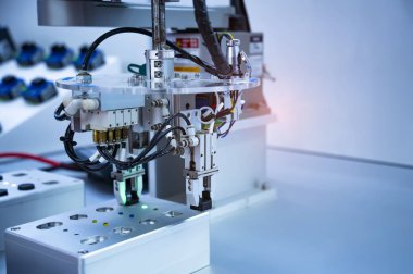 Otomatik klemp kolu ve yer blokları, Üretim, endüstriyel, mühendislik, ai, otomatik teknoloji konsepti