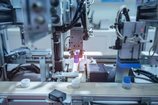 Otomatik klemp kolu ve yer blokları, Üretim, endüstriyel, mühendislik, ai, otomatik teknoloji konsepti