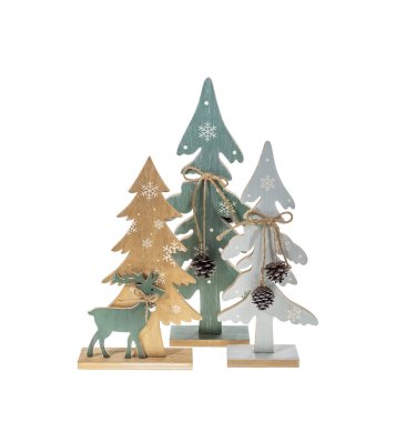 Kayak yapmaya devam eden geyik, beyaz arka planda üç köknar ağacı. Kontrplaktan oyuncaklar, ev dekorasyonu..