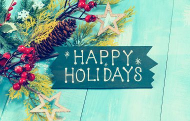 Tahta bloklar ve yazılar Mavi tahta üzerinde mutlu tatiller