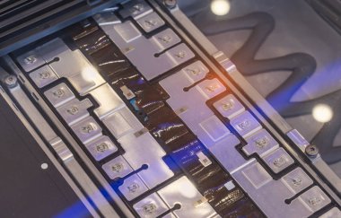 Elektrikli araba lityum pil ve güç bağlantıları