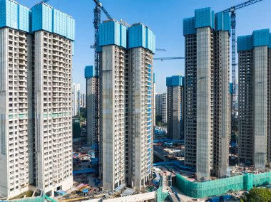 Şehirdeki yüksek binaların inşaatı, endüstriyel inşaat alanı