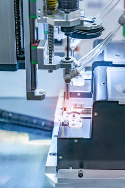 Endüstri 4.0 ve teknoloji konsepti için imalat endüstrisindeki akıllı robotlar. Zenginlik fabrikasındaki robotik görüş sensör kamera sistemi