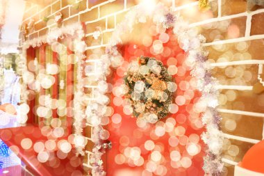 Güzel ev dekore edilmiş ve Noel için ışıklı