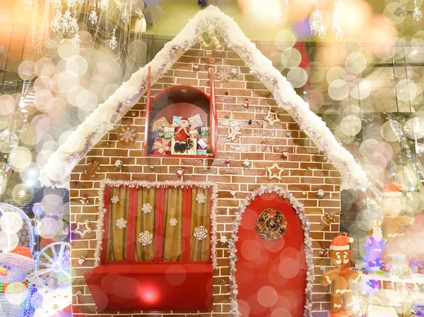 Beautiful home decorated and lighted for Christmas — Stock Photo, Image