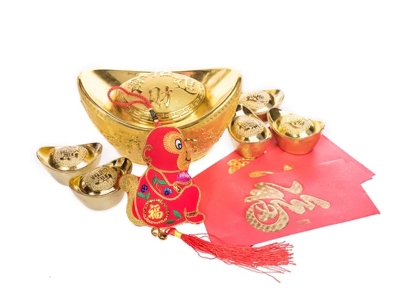 Традиционные китайский узел и золотой слитки средние символы богатства — стоковое фото