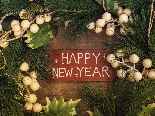 Gelukkig nieuwjaar geschreven op houten achtergrond — Stockfoto