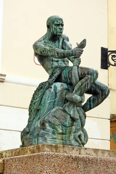 Yılan ile balıkçı heykeli — Stok fotoğraf