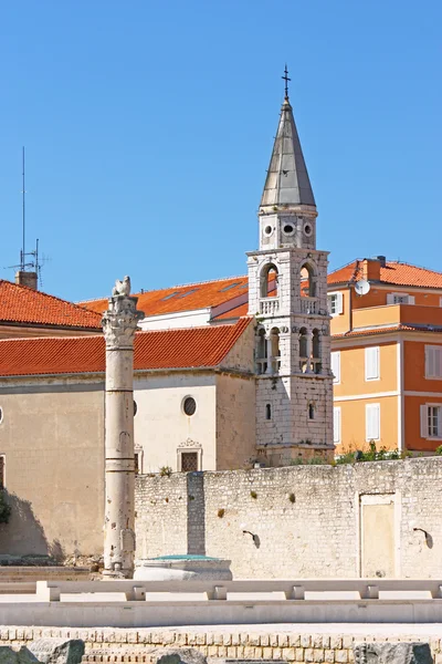 Venedig lejon och steeple — Stockfoto