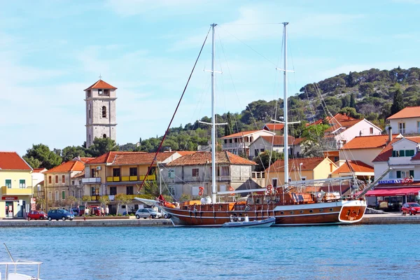 Tisno, a town on Adriatic coast — Stock Photo, Image