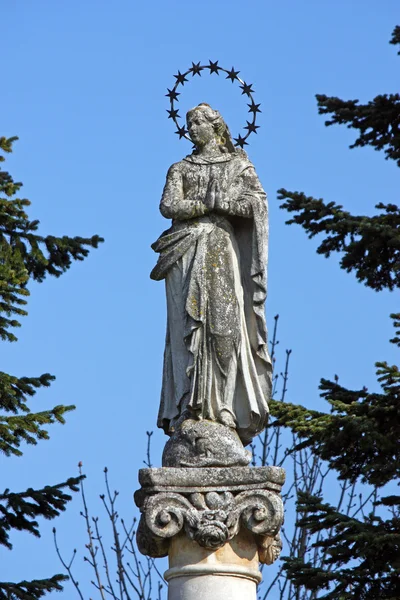 Standbeeld van de Heilige Maagd Maria — Stockfoto