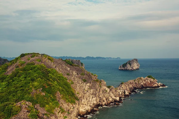 Bahía de Halong, Vietnam — Foto de Stock