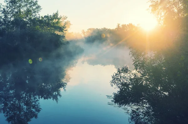 Ungewöhnlicher Flussnebel — Stockfoto