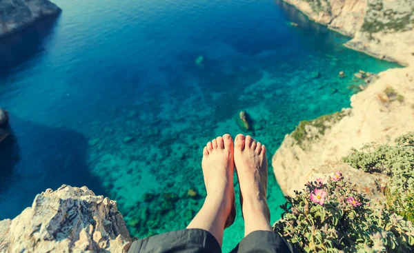 Dos pies sobre el mar — Foto de Stock