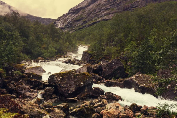 Fiume in Norvegia al tramonto — Foto Stock