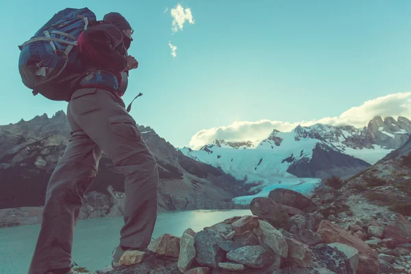 Hiker walking in Patagonia — Stock Photo, Image