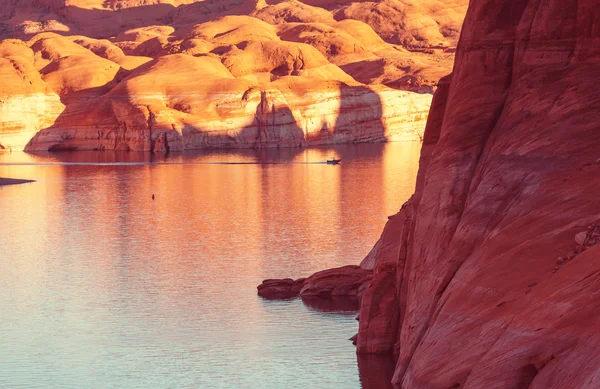 Lake Powell mezi horami — Stock fotografie