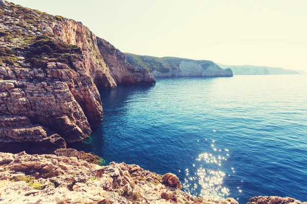 ギリシャの岩の多い海岸線 — ストック写真