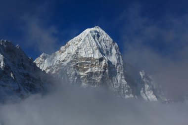 Kanchenjunga bölgesindeki dağlar