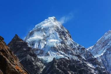 Kanchenjunga bölgesindeki dağlar