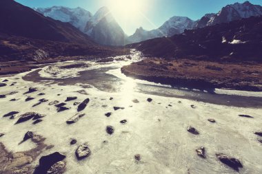 dağ nehir manzarası