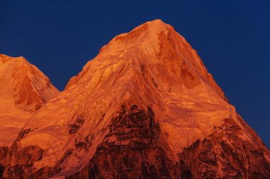 Kanchenjunga bölgesindeki dağlar
