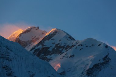 Kanchenjunga bölgesindeki dağlar