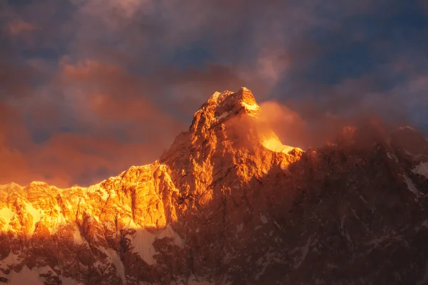 Vista panoramica della vetta di Jannu — Foto Stock