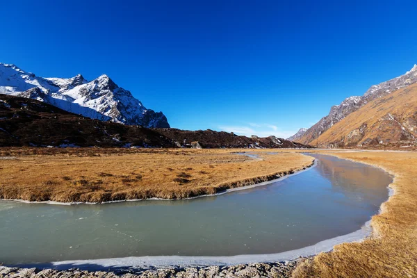 Blick auf Bergfluss — Stockfoto