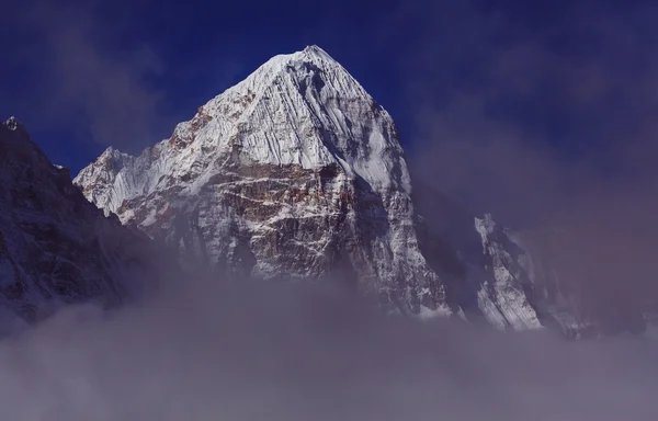 Montanhas na região de Kanchenjunga — Fotografia de Stock