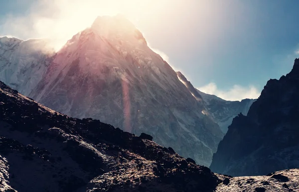 Montañas en la región de Kanchenjunga — Foto de Stock