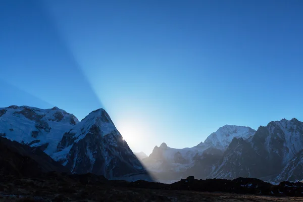 Montagnes dans la région de Kanchenjunga — Photo